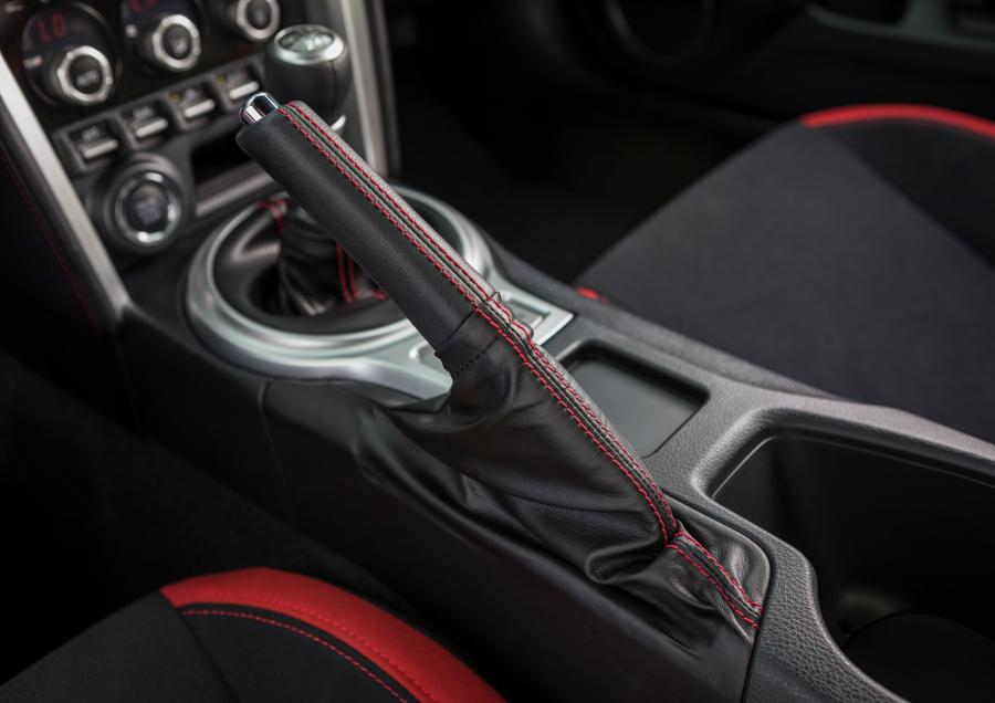 Детали интерьера Toyota GT 86 TRD Special Edition 2018 года  (NA) (фото 32 из 40)